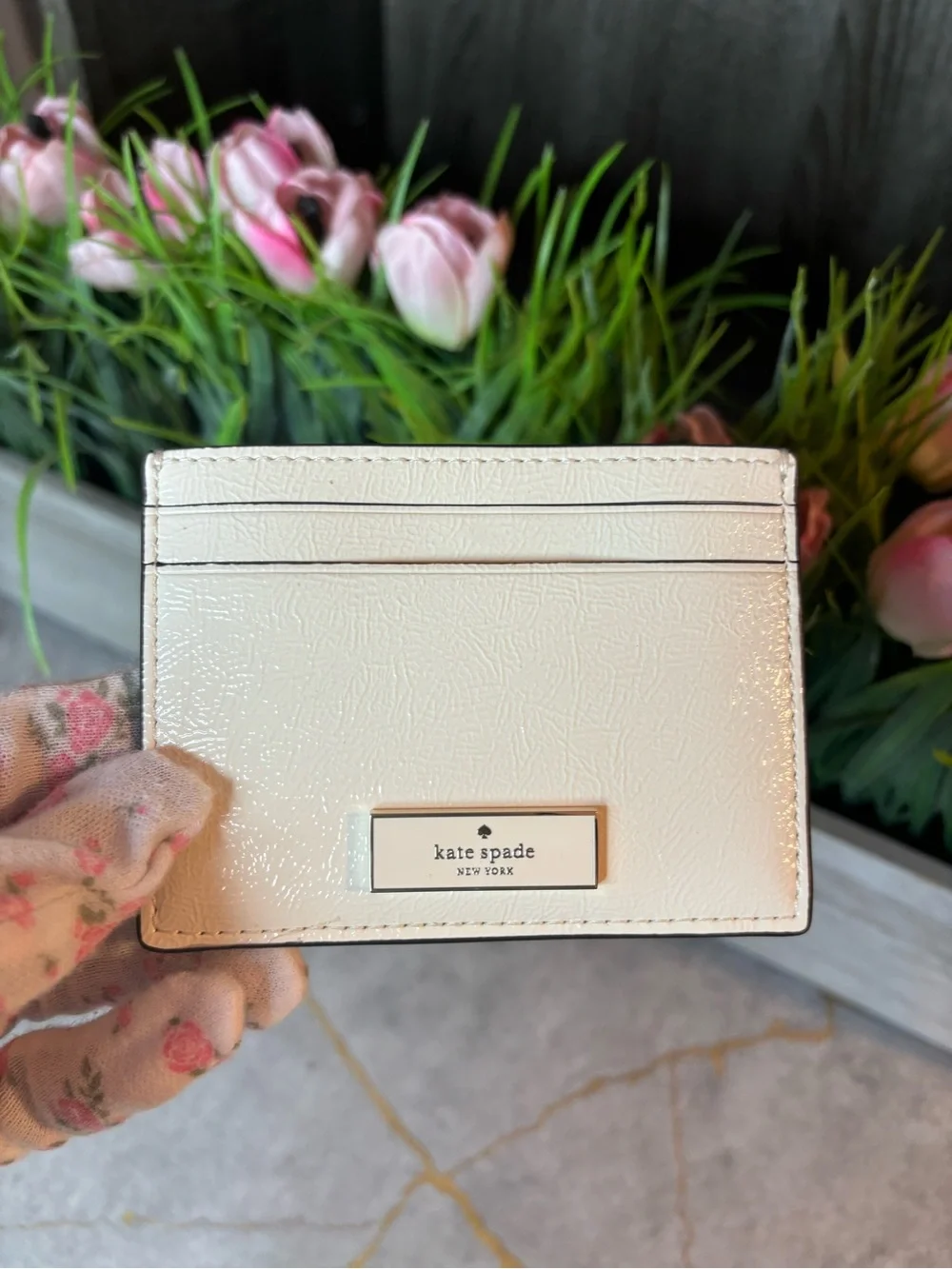 kate spade NWT Cream Leather Card Holder with Gold Plaque